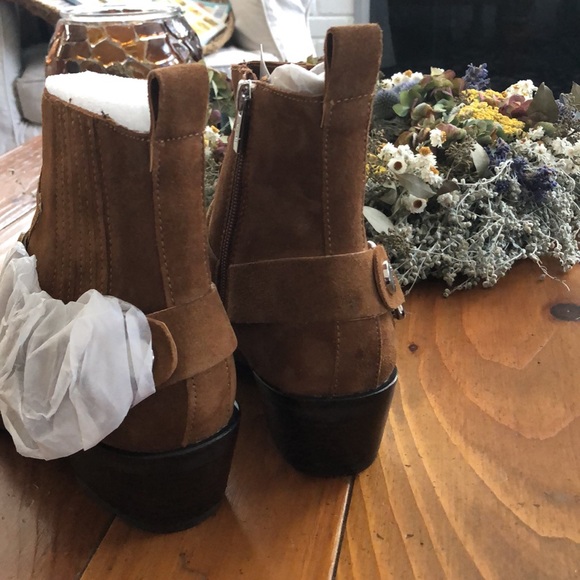 DKNY genuine oiled suede Mina- Western Bootie. -latte size 7. New - Picture 8 of 9